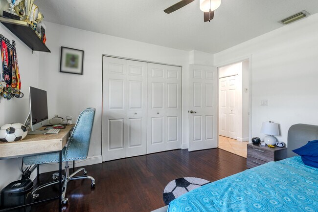 Building Photo - 14510 Paddock Dr