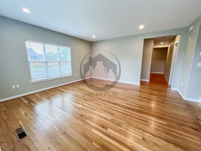 Building Photo - Stayton 4BR Duplex | A/C & Landscaping Included!  MOVE IN SPECIAL $500 Off