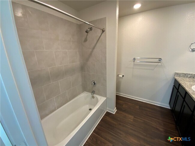Building Photo - 208 Allington Cir