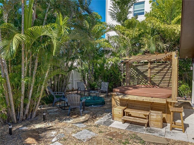 Building Photo - 7125 Shore Dr S