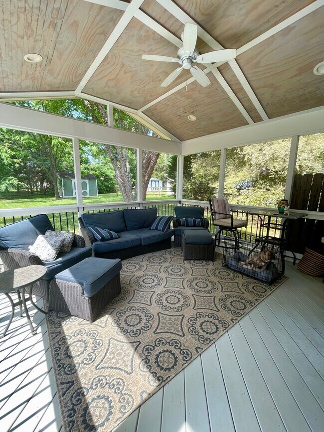 Building Photo - Adorable Home in Raeburn! 3Br/2BA