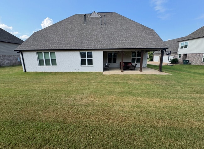 Building Photo - 455 Tender Oaks Ln N