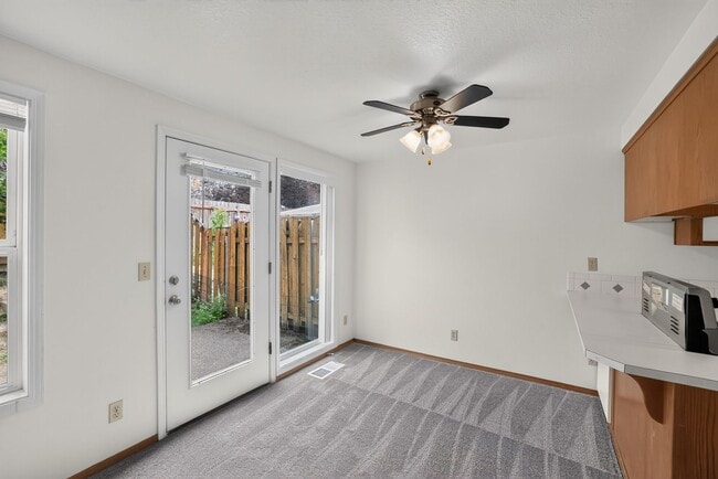 Building Photo - 20463 SW Midline St