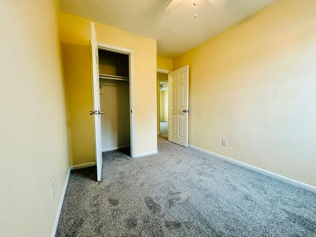 Building Photo - 718 Spence Cir