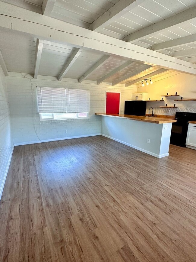 Building Photo - 2770 N Forgeus Ave