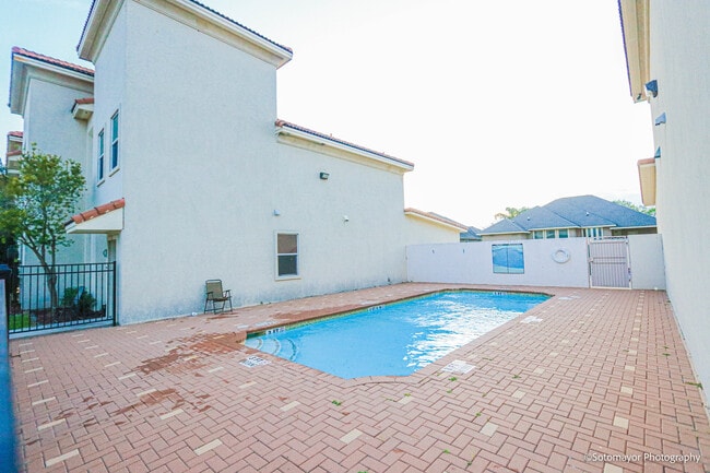 Building Photo - 1413 Keeton Ave