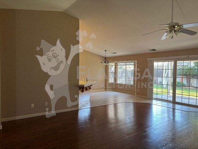 Building Photo - Large 4 Bedroom/ 2  Bathroom home