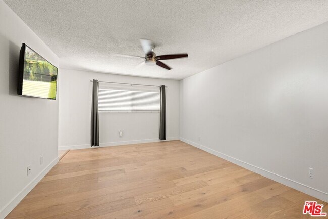 Building Photo - 4069 W Rosecrans Ave