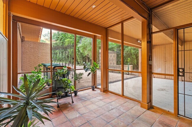 Building Photo - 29 Winged Foot Dr