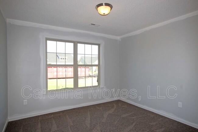 Building Photo - 423 Peaksview Dr