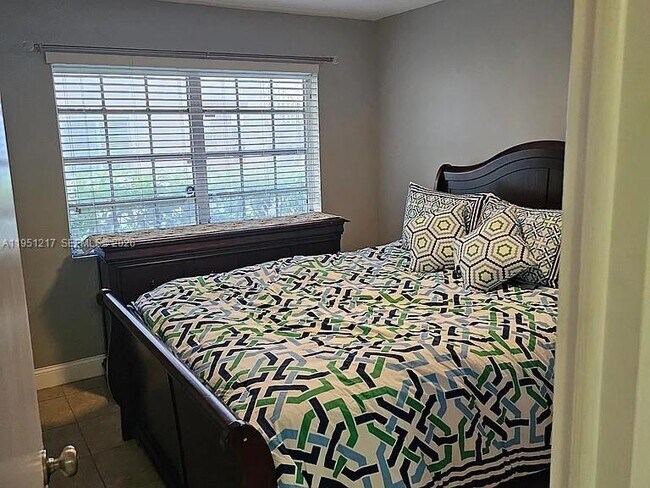 Building Photo - 1100 Salzedo St