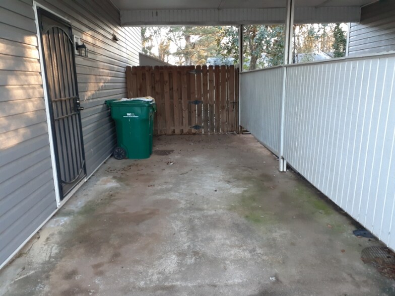 Building Photo - 170 Governors Dr