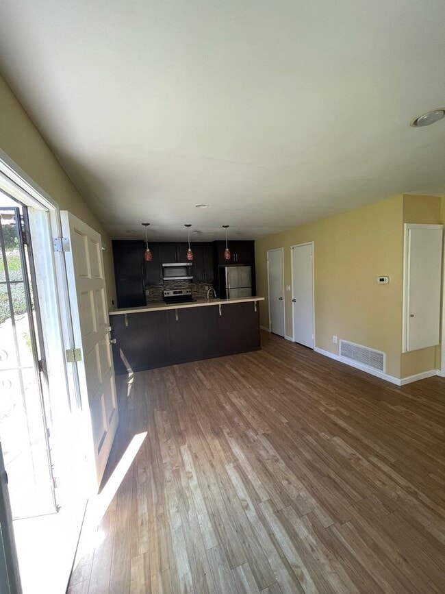 Building Photo - 2/1 Penasquitos Condo Available Now!
