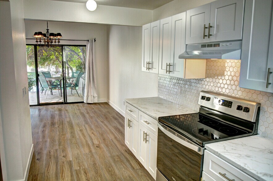 Building Photo - 140 Willow Lake Dr