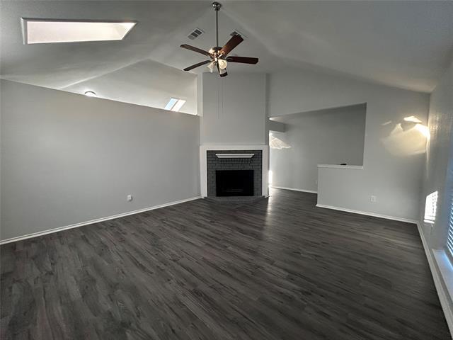 Building Photo - 206 N Alder Dr