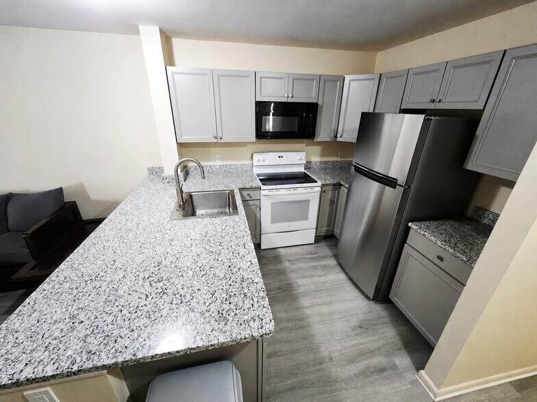 Building Photo - 1348 Hunters Rd
