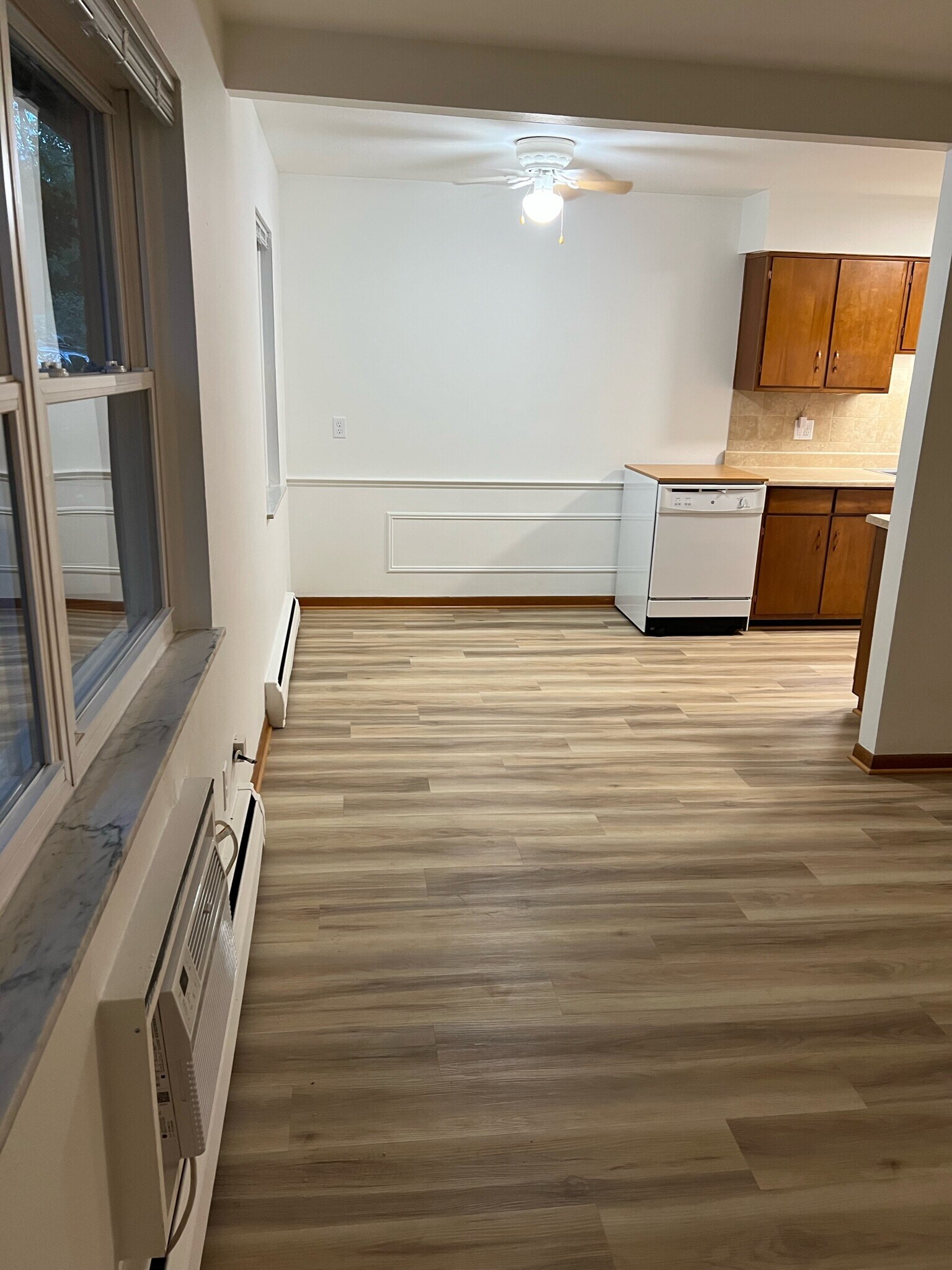 Dining area - 5749 E Rowland Rd