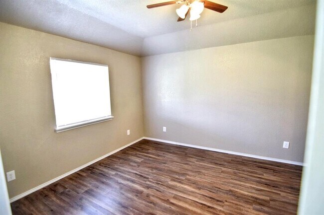 Building Photo - 4201 Bluestem Ln