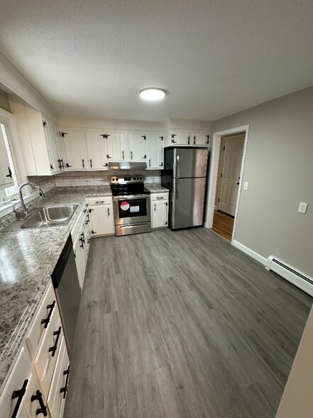 Building Photo - 285 Pinewood Dr