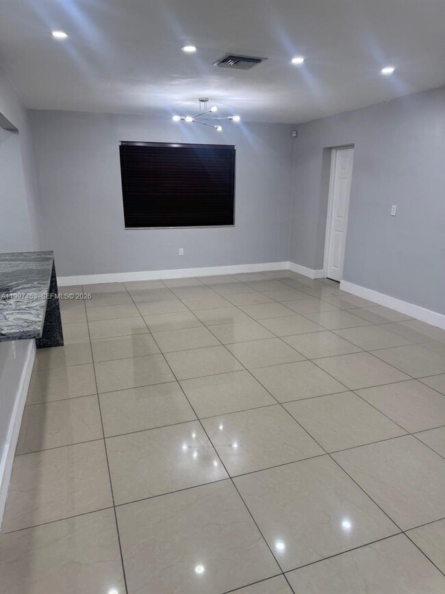 Building Photo - 7541 Miramar Pkwy