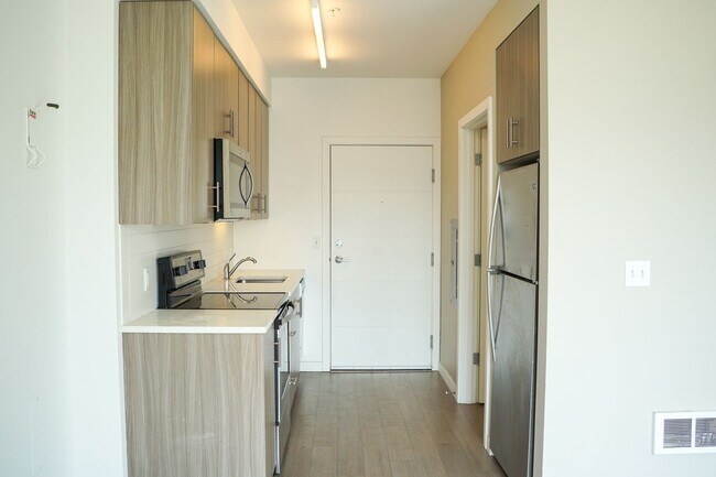 Building Photo - FREE RENT! Sellwood: Modern Light & Bright...