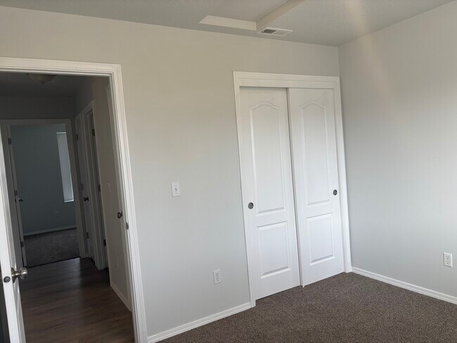 Building Photo - 339 E Bay Owl Dr