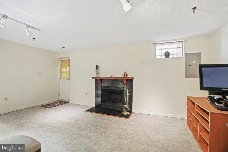 Building Photo - 16151 Brookmead Ct