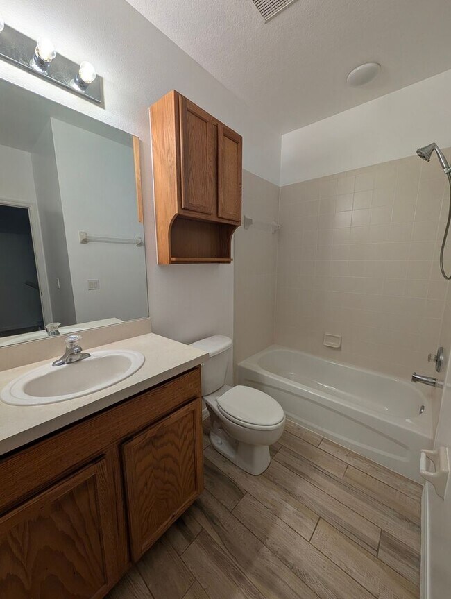 Building Photo - Charming 2BR Duplex in North Port