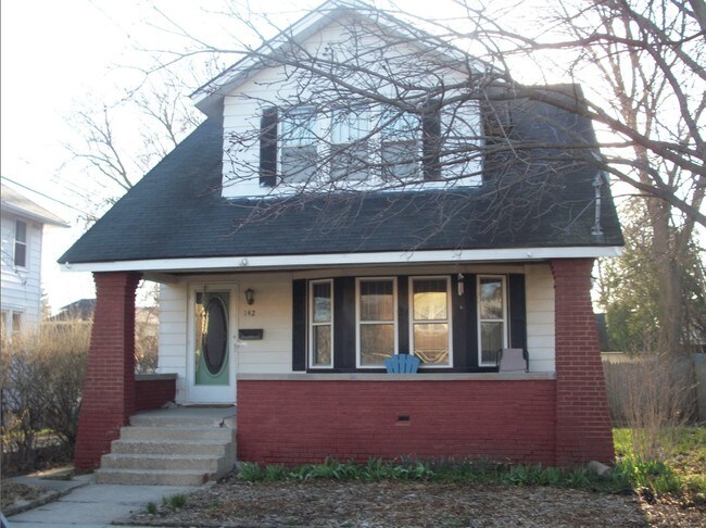 Building Photo - 142 Garfield Ave NW
