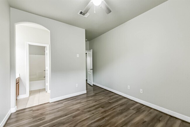 Building Photo - 21617 Horseshoe Dr
