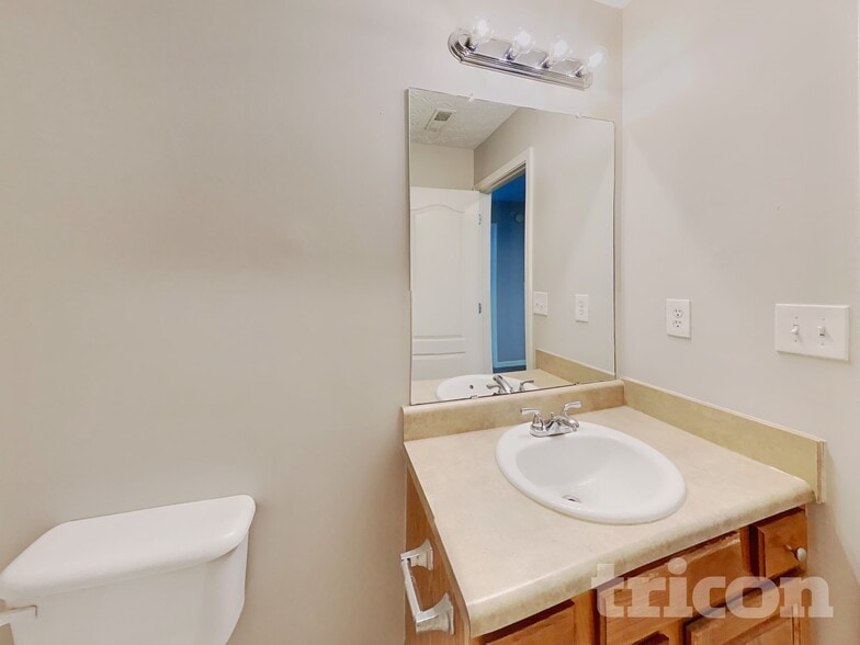 Building Photo - 25 Heaton Dr