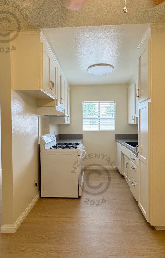 Building Photo - 5130 Coldwater Canyon Ave