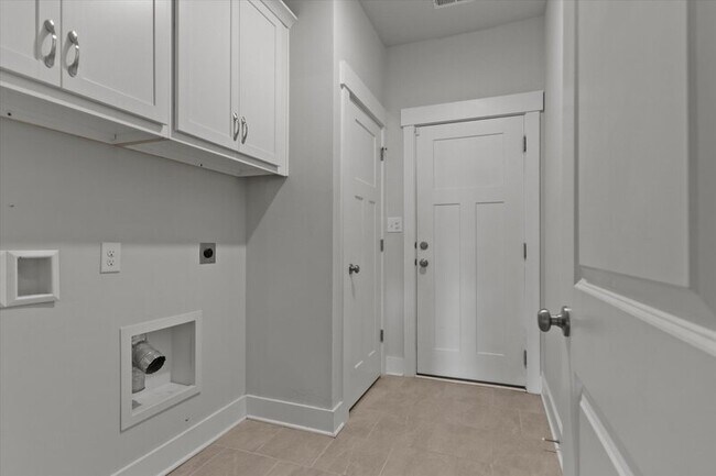 Building Photo - 150 Rugby Dr