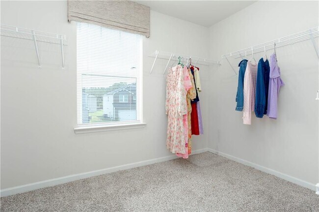 Building Photo - 607 Runnel Dr