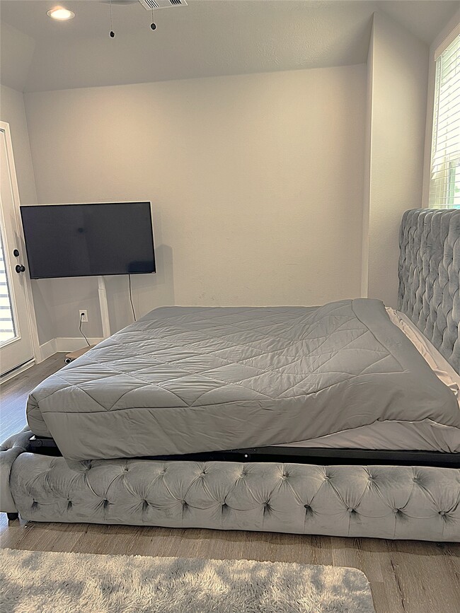 Building Photo - 19106 Sears Dr