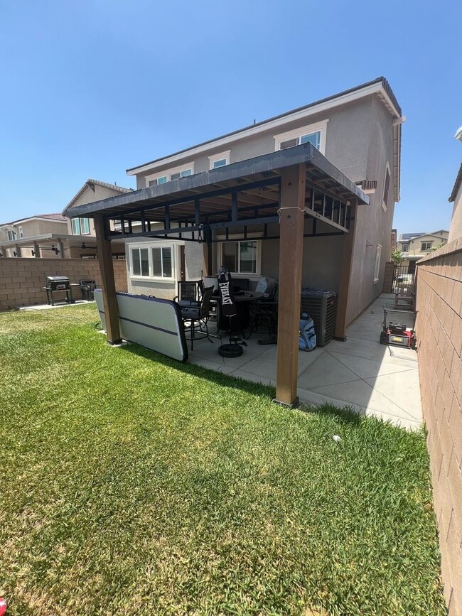 Building Photo - Comfortable Living in a Quiet Neighborhood...