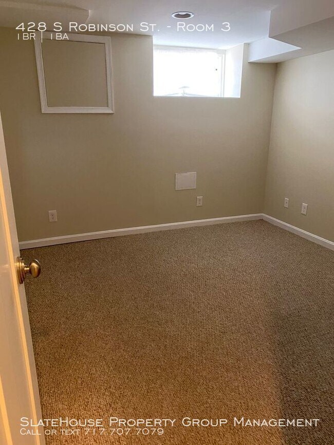 Building Photo - Room for Rent
