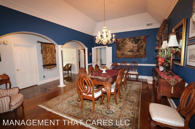 Building Photo - 5238 Lexington Park Cir N