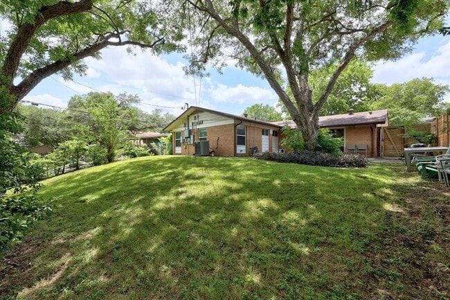 Building Photo - 4611 Lennox Dr