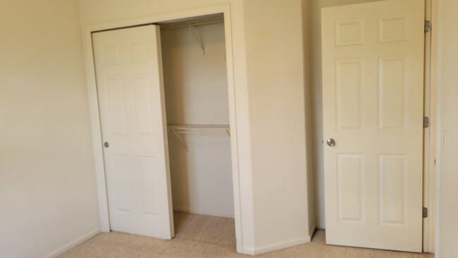 Building Photo - Single Family 3 Bed, 2.5 Bath Home - Avail...