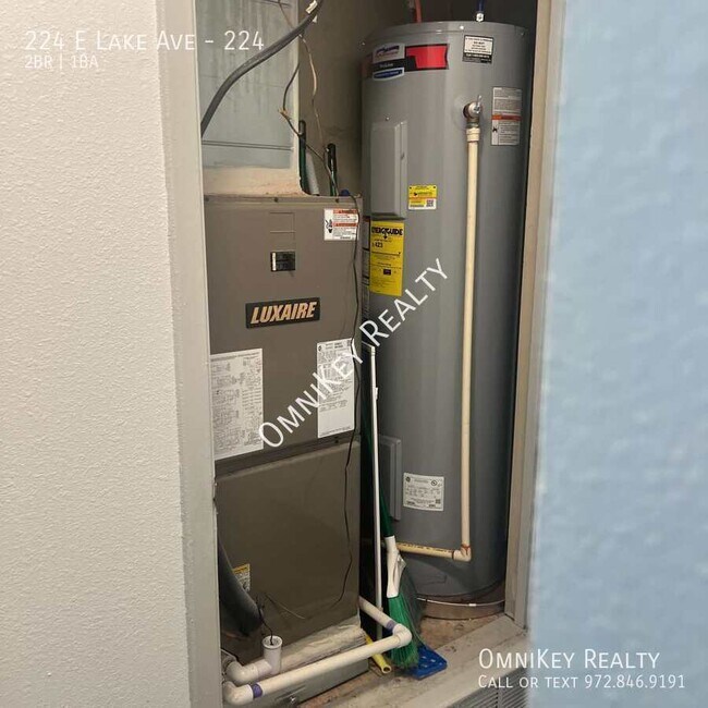 Building Photo - 224 E Lake Ave