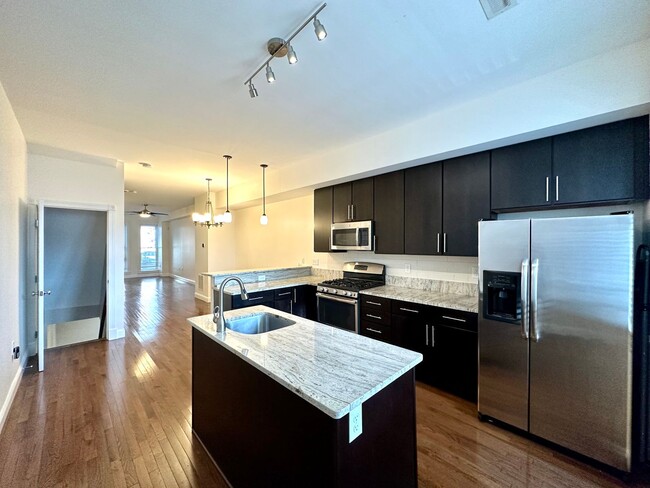 Building Photo - Charming  2Bed/2Bath in Patterson Park