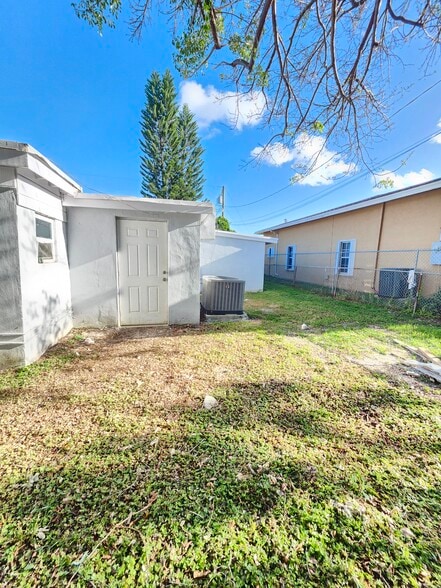Building Photo - 8883 SW 126th Ter