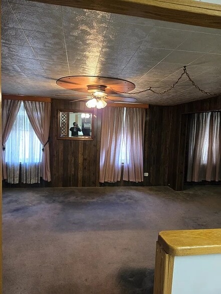 Floor 2, Living Room - 2 Front St