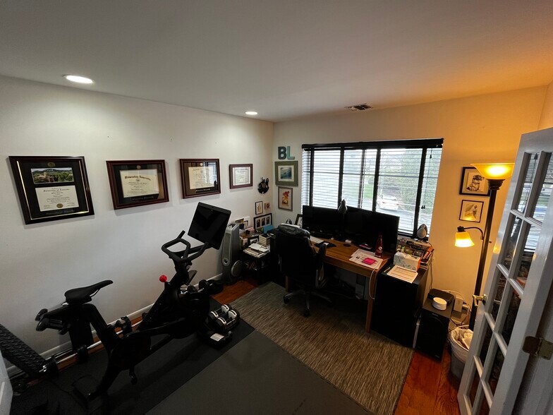 Building Photo - 20 Vista Dr