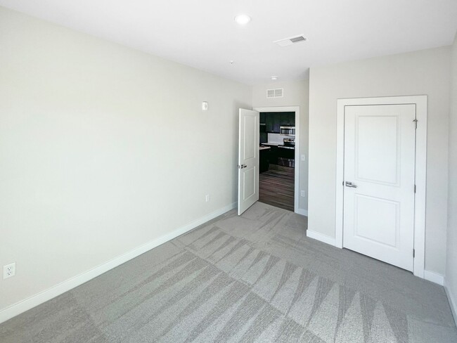 Building Photo - $200 OFF FIRST MONTH'S RENT! Luxury 2 Bedr...