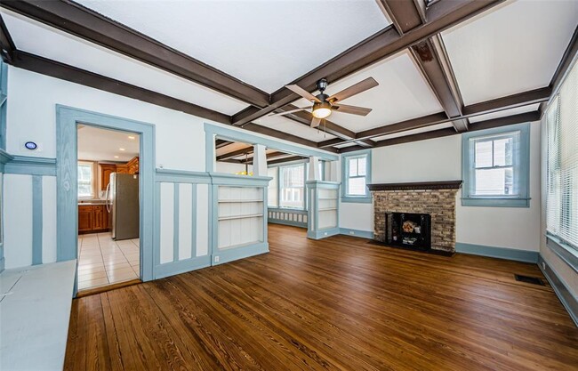 Building Photo - 620 Earle Ave N