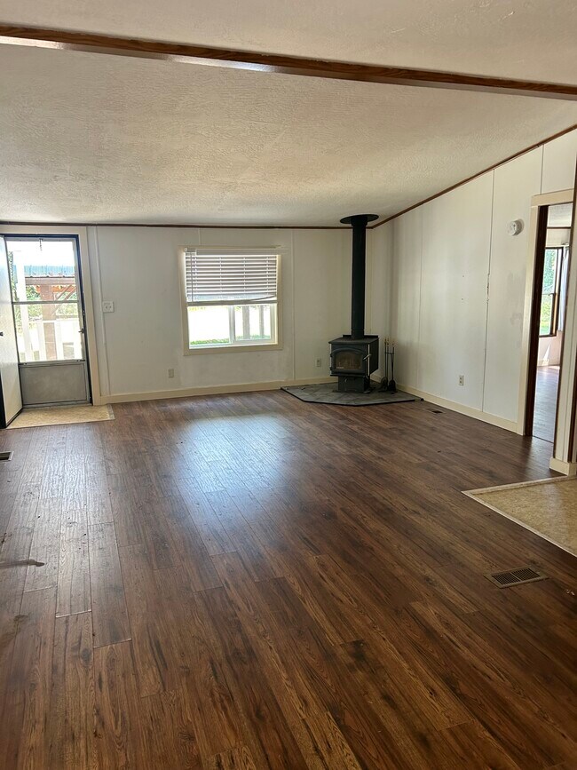 Building Photo - 3675 Alm Rd