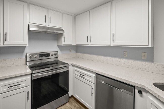 Building Photo - Welcome to your serene 3 BR 2.5 BA Townhome in College Park, San Diego!