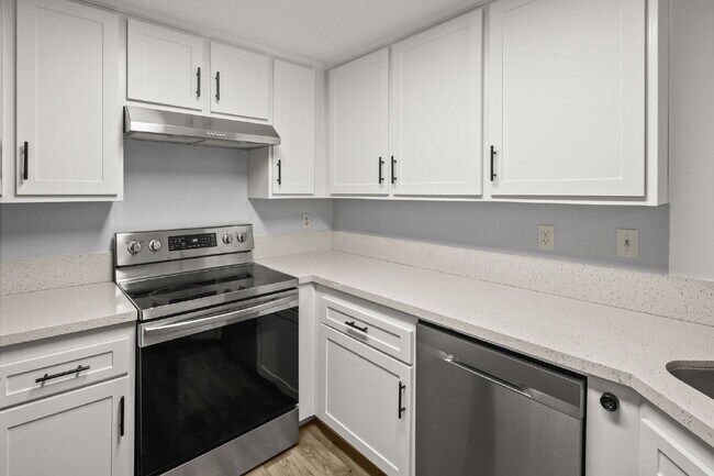 Building Photo - Welcome to your serene 3 BR 2.5 BA Townhome in San Diego!